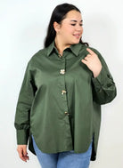 Koszula plus size XXL z ozdobnymi guzikami – klasyka dla kobiet plus size Stylowa XL