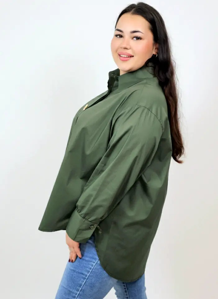 Koszula plus size XXL z ozdobnymi guzikami – klasyka dla kobiet plus size Stylowa XL