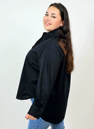 Koszula plus size XXL z ozdobnymi guzikami – klasyka dla kobiet plus size Stylowa XL