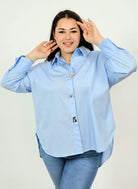 Koszula plus size XXL z ozdobnymi guzikami – klasyka dla kobiet plus size Stylowa XL