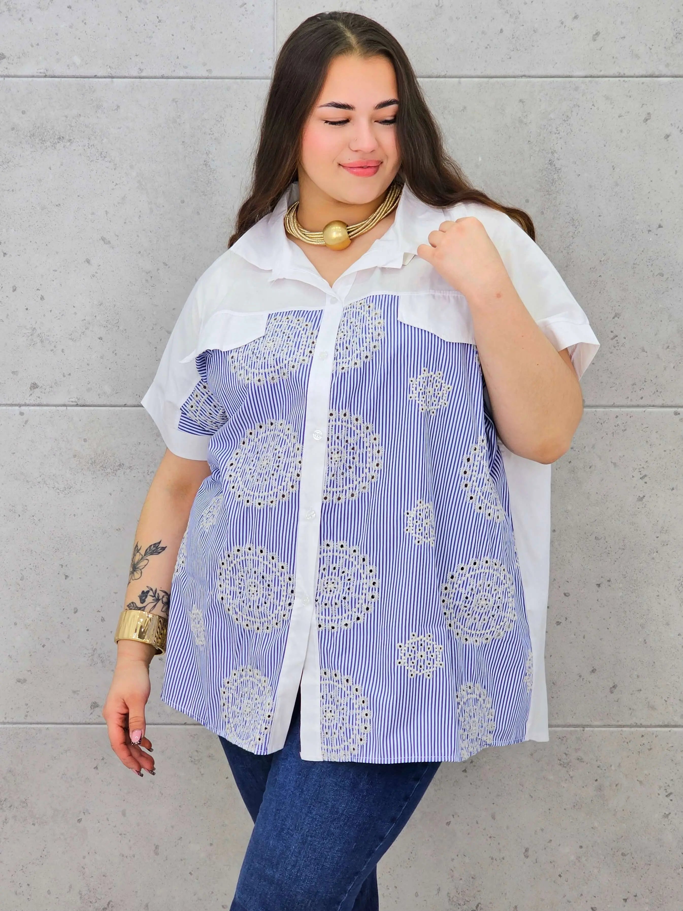 Koszula plus size – elegancka koszula w paski z haftem Stylowa XL