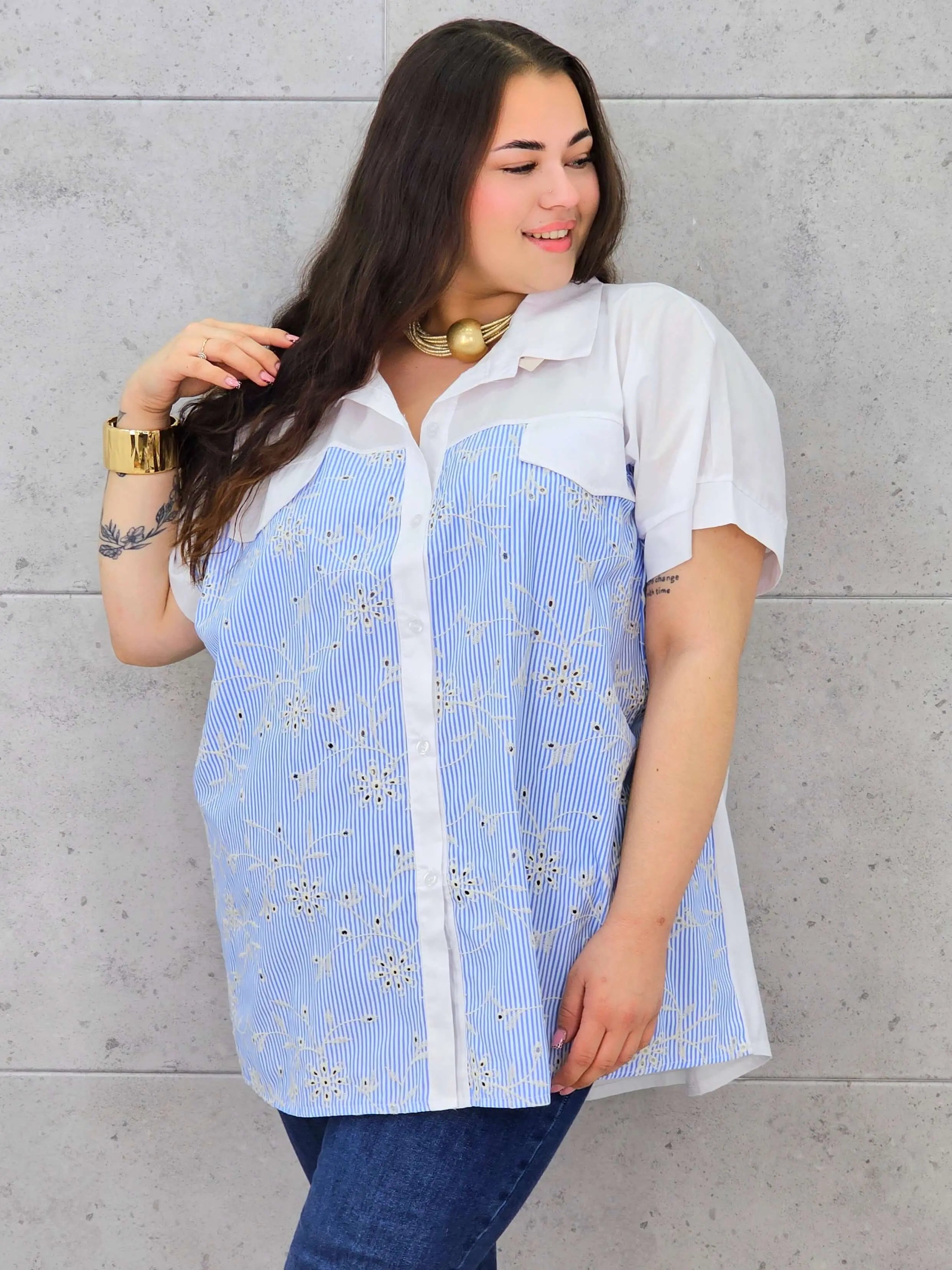 Koszula plus size – elegancki fason z haftowanymi detalami Stylowa XL