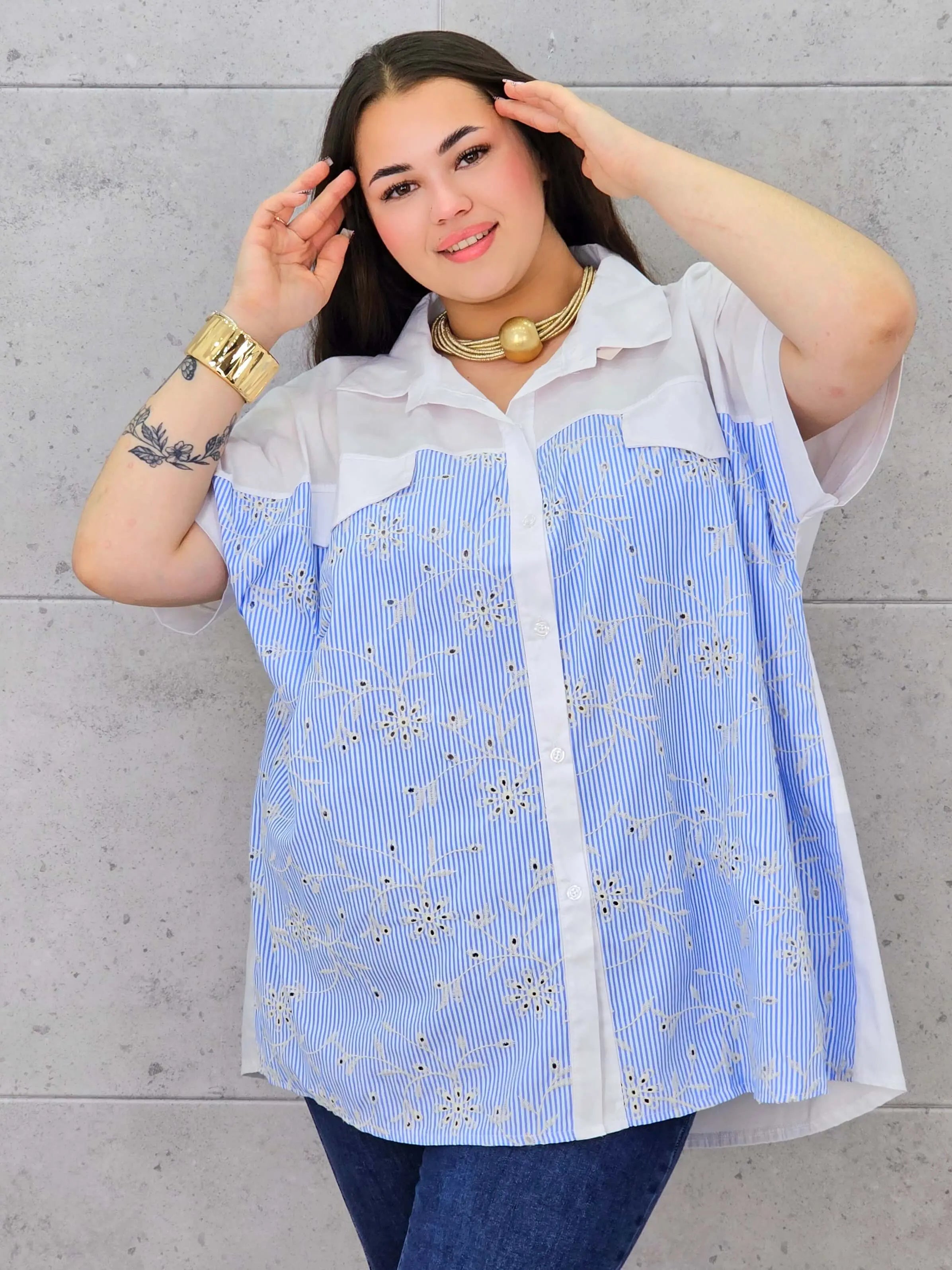 Koszula plus size – elegancki fason z haftowanymi detalami Stylowa XL