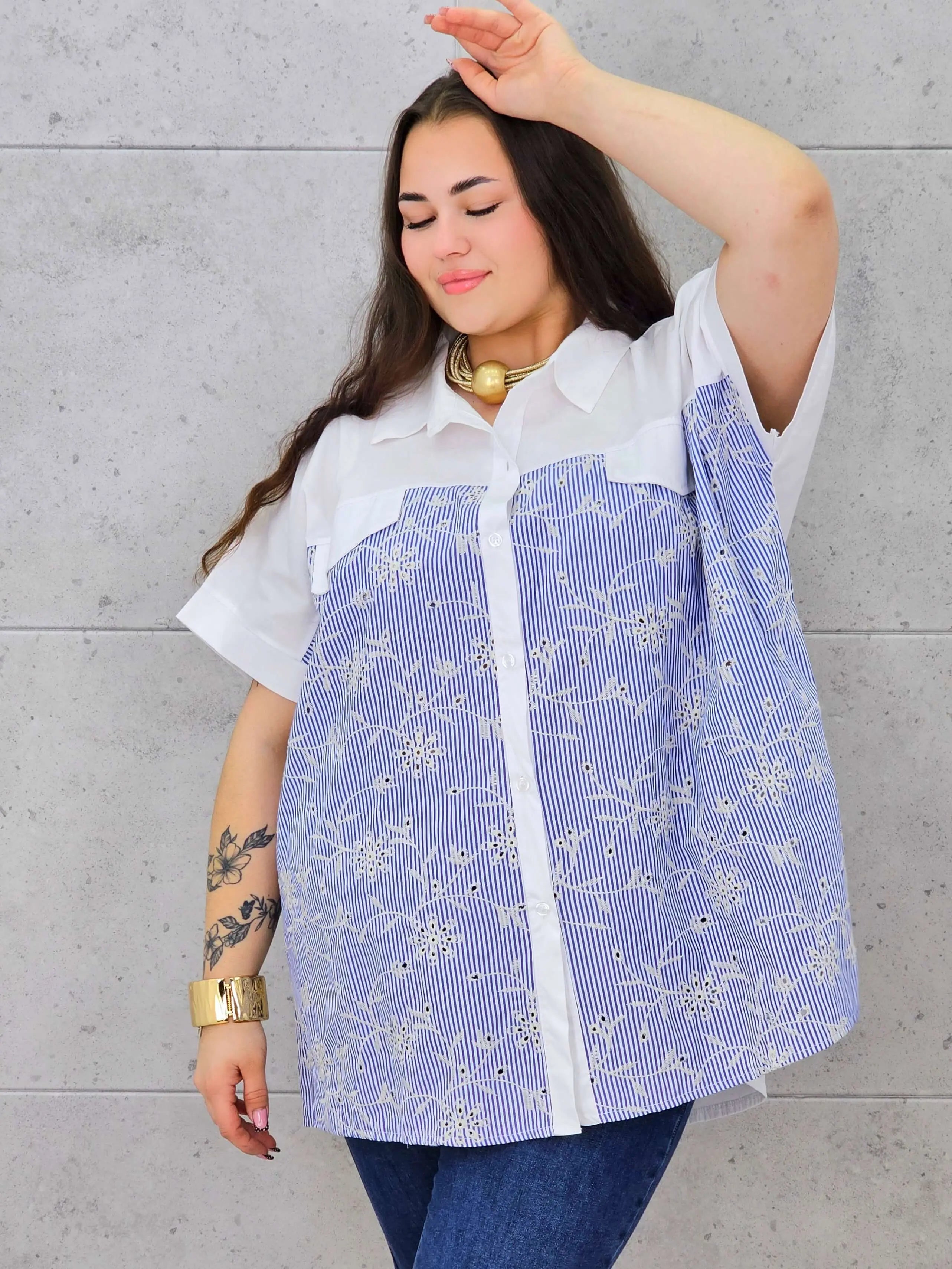 Koszula plus size – elegancki fason z haftowanymi detalami Stylowa XL