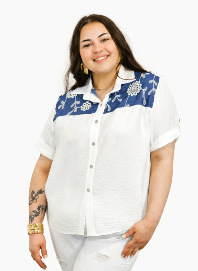 Koszula plus size biała z granatową wstawką Stylowa XL