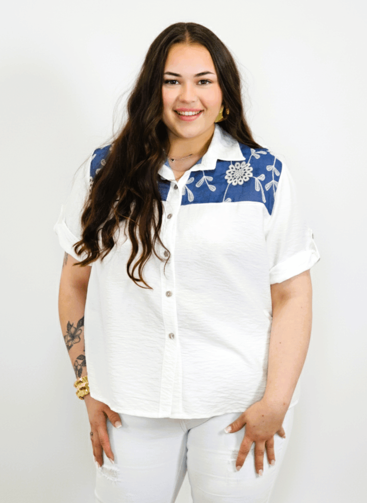 Koszula plus size biała z granatową wstawką Stylowa XL