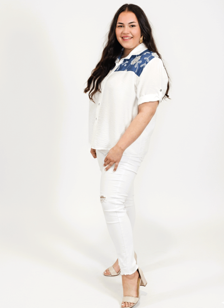 Koszula plus size biała z granatową wstawką Stylowa XL