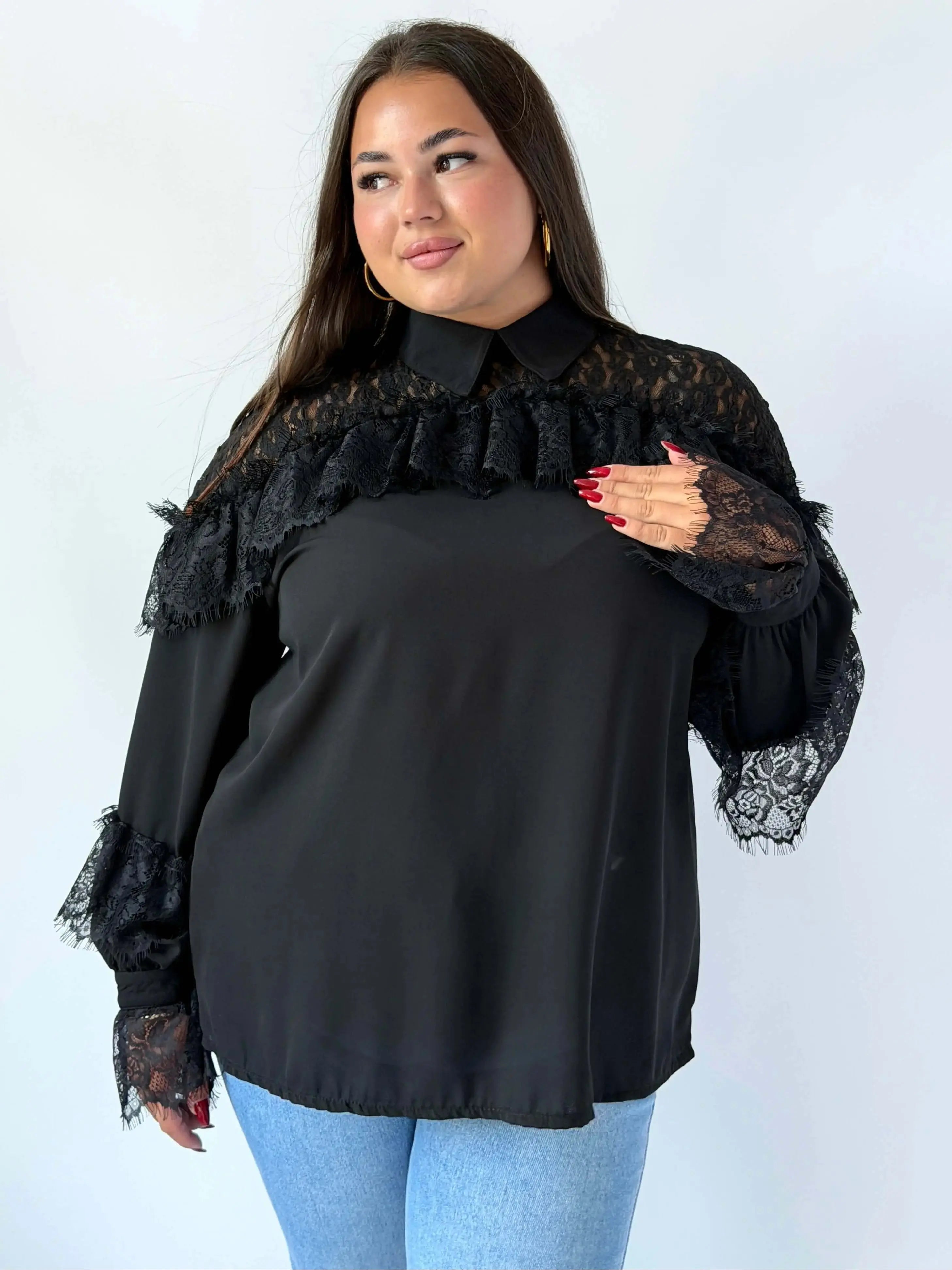 Koszula plus size czarna z koronką i kołnierzykiem – elegancka bluzka damska XXL Stylowa XL
