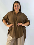 Koszula plus size oversize z wydłużonym tyłem – styl i komfort XXL Stylowa XL