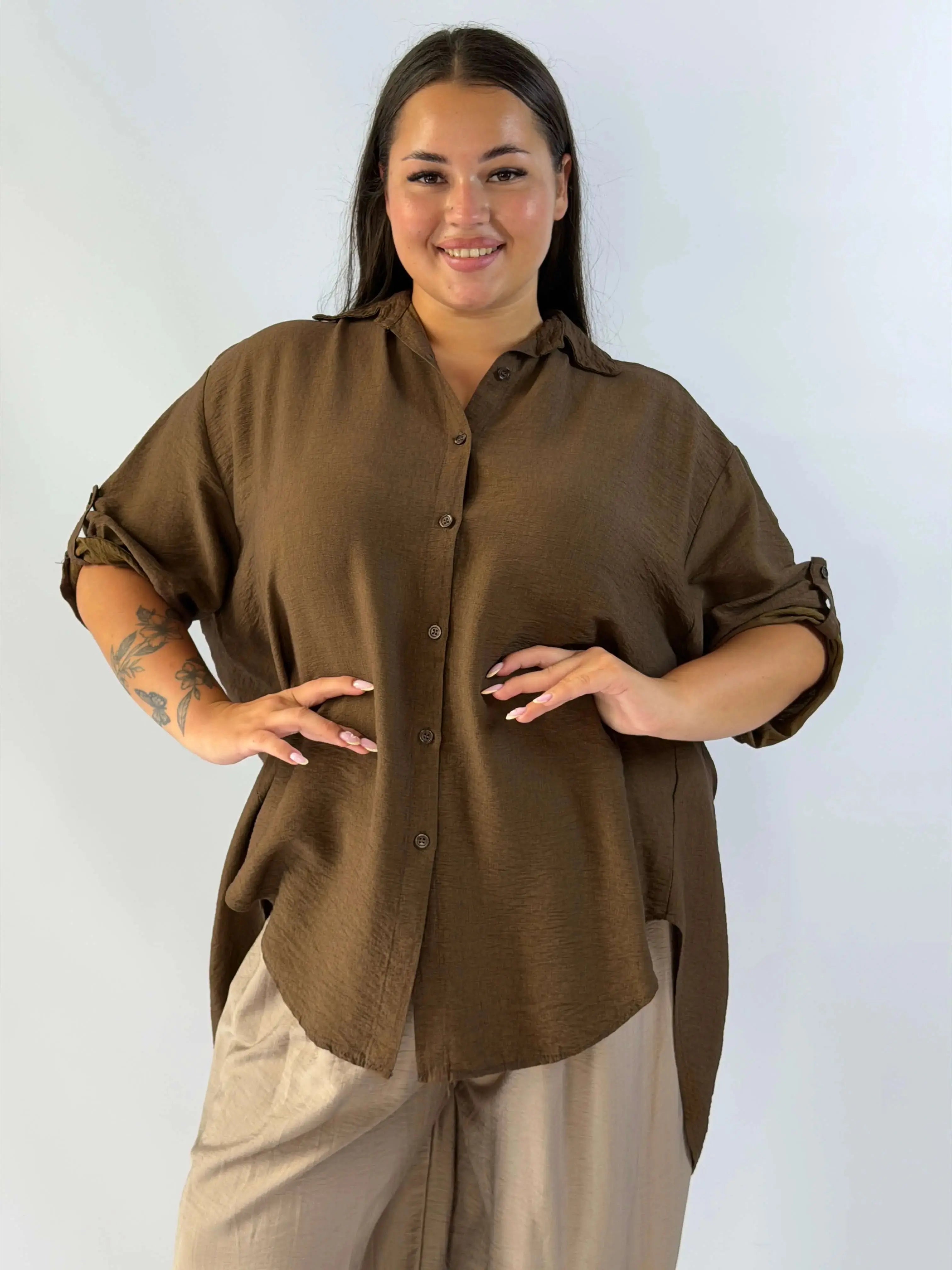Koszula plus size oversize z wydłużonym tyłem – styl i komfort XXL Stylowa XL