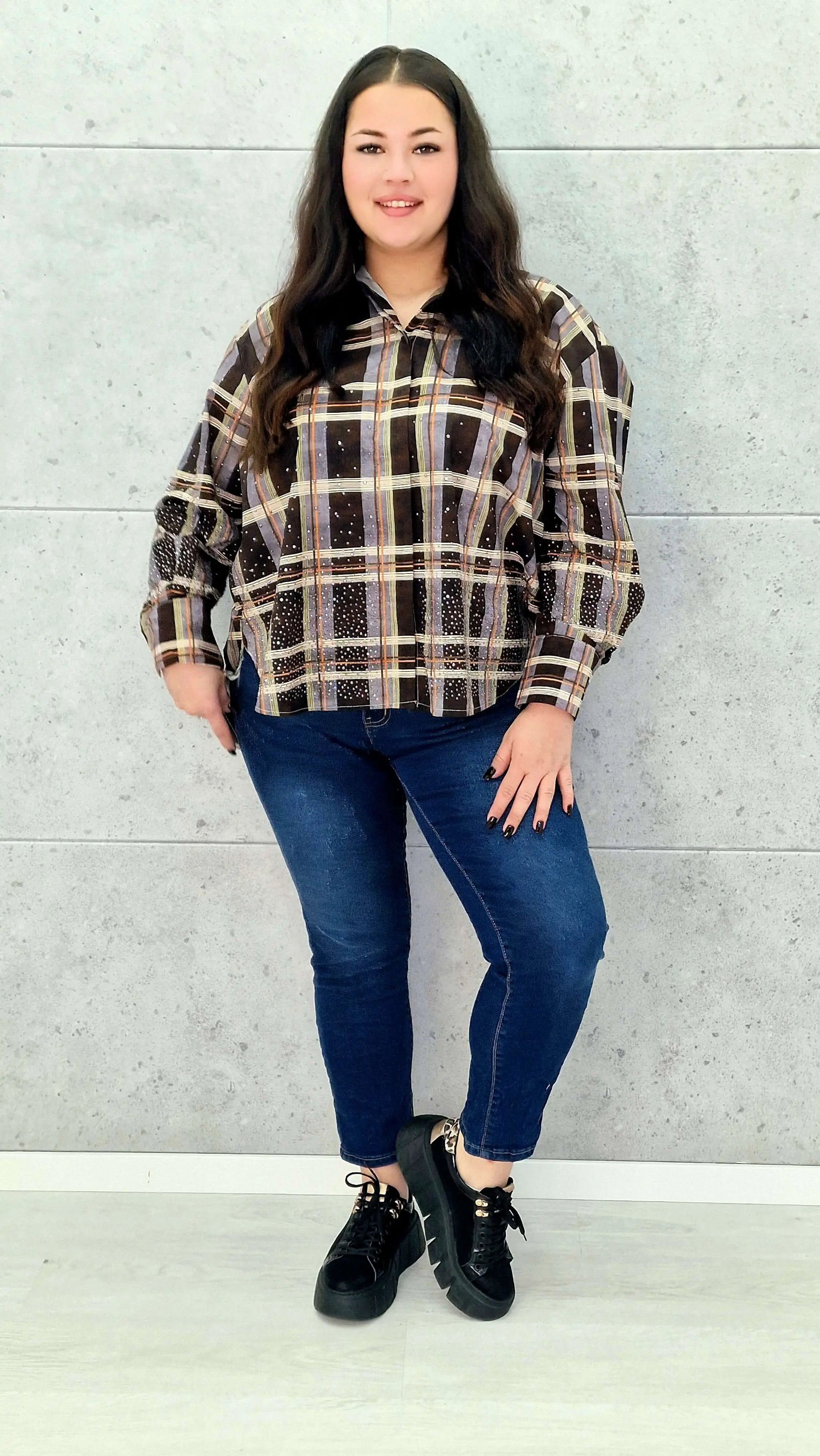 Koszula plus size w kratę – elegancja i komfort na co dzień Stylowa XL