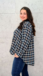 Koszula plus size w kratę – elegancja i wygoda w jednym. Stylowa XL