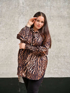 Koszula plus size w zwierzęcy print o luźnym kroju  Stylowa XL Stylowa XL