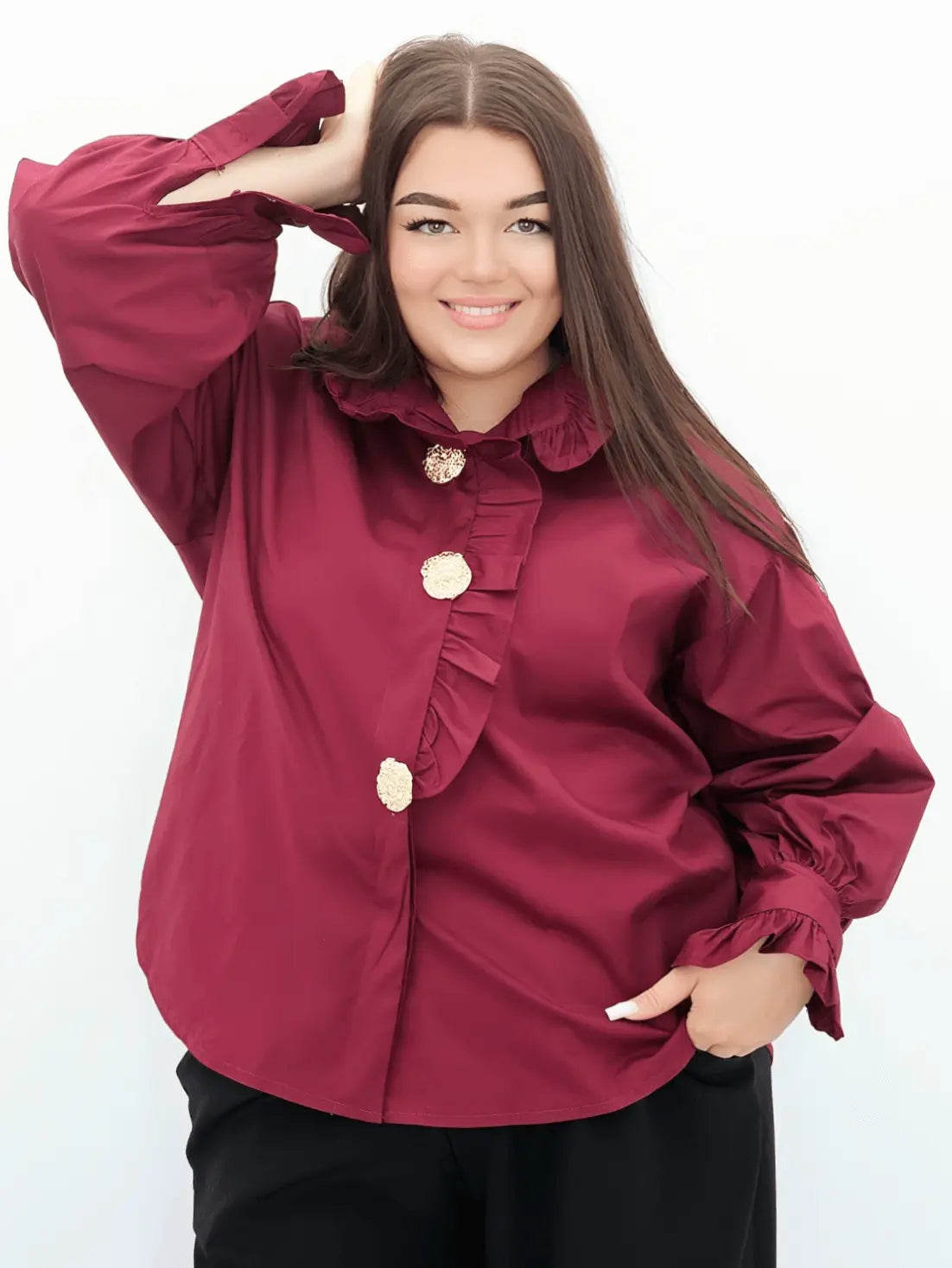 Koszula plus size z falbanką i złotymi guzikami – elegancja w nowoczesnym stylu Stylowa XL