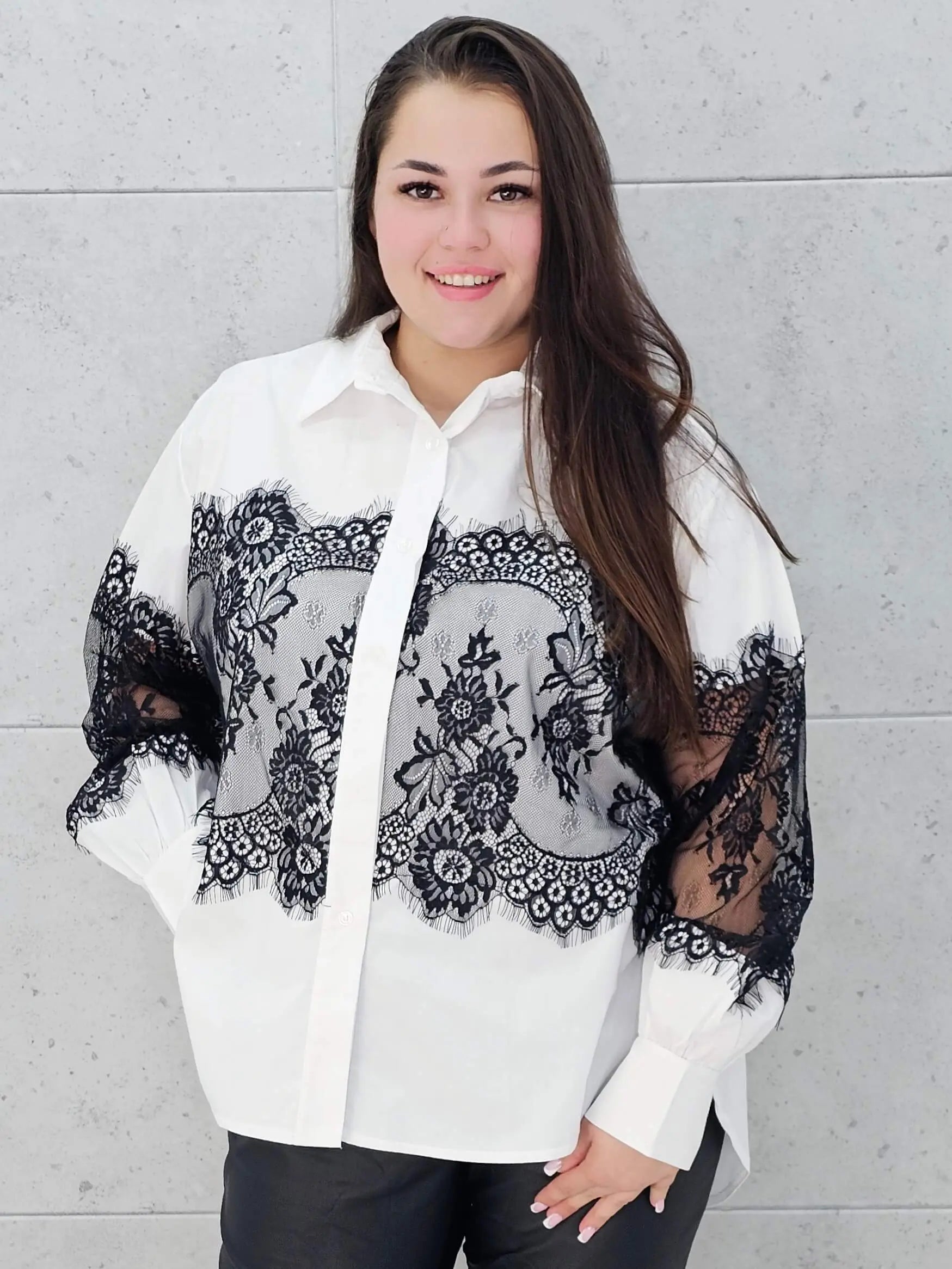 Koszula plus size z koronką – elegancja i szyk dla kobiet XL Stylowa XL