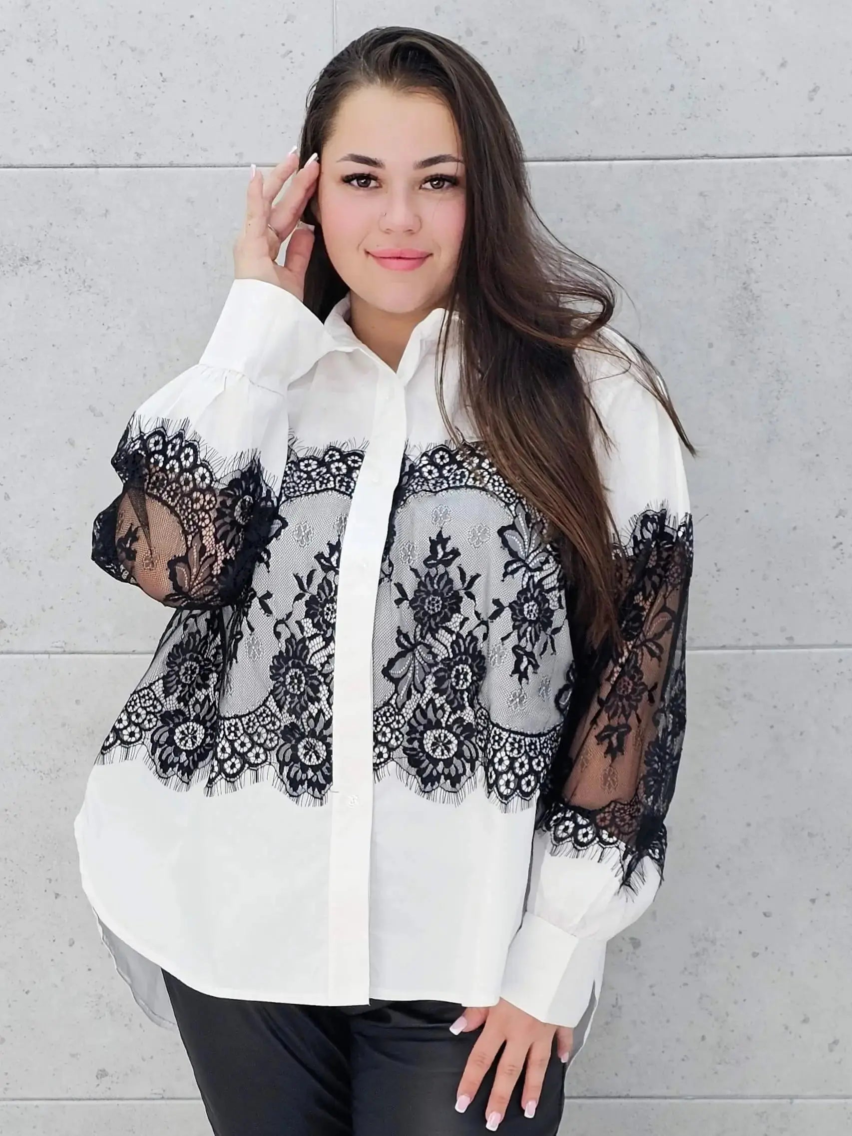 Koszula plus size z koronką – elegancja i szyk dla kobiet XL Stylowa XL