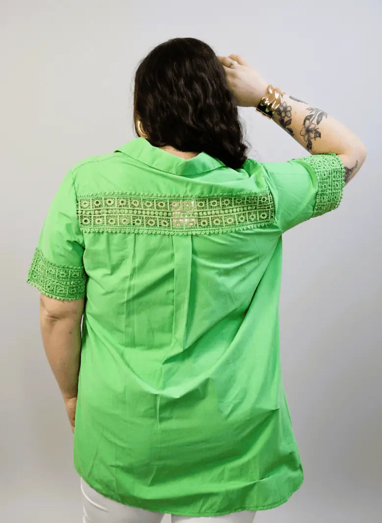 Koszula plus size z koronką – elegancka koszula XXL w kolorze fuksji i zieleni Stylowa XL