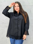 Koszula plus size z koronką– elegancka koszula XXL z koronkowym wykończeniem Stylowa XL