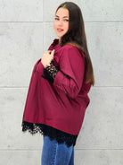 Koszula plus size z koronką– elegancka koszula XXL z koronkowym wykończeniem Stylowa XL