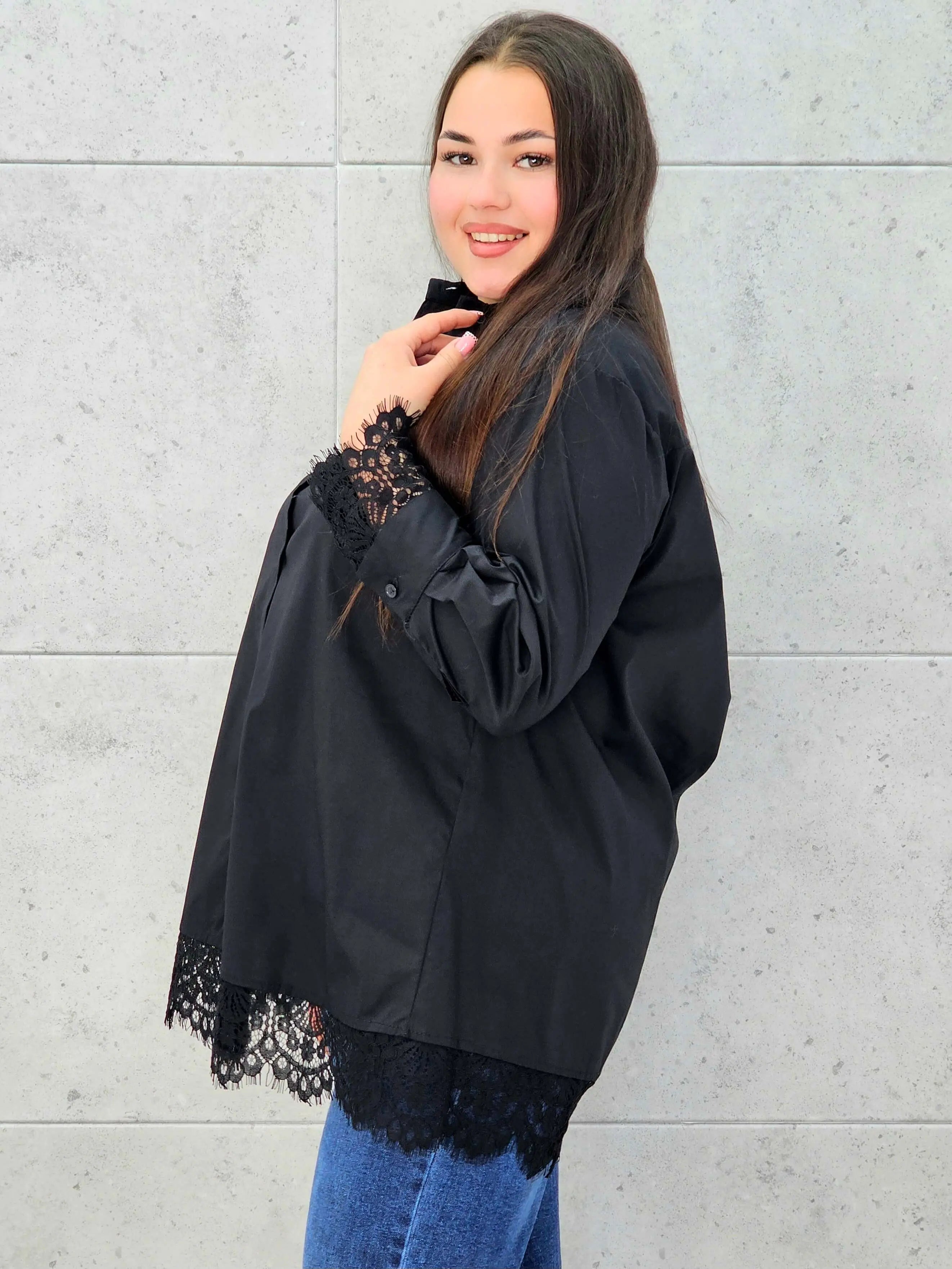 Koszula plus size z koronką– elegancka koszula XXL z koronkowym wykończeniem Stylowa XL