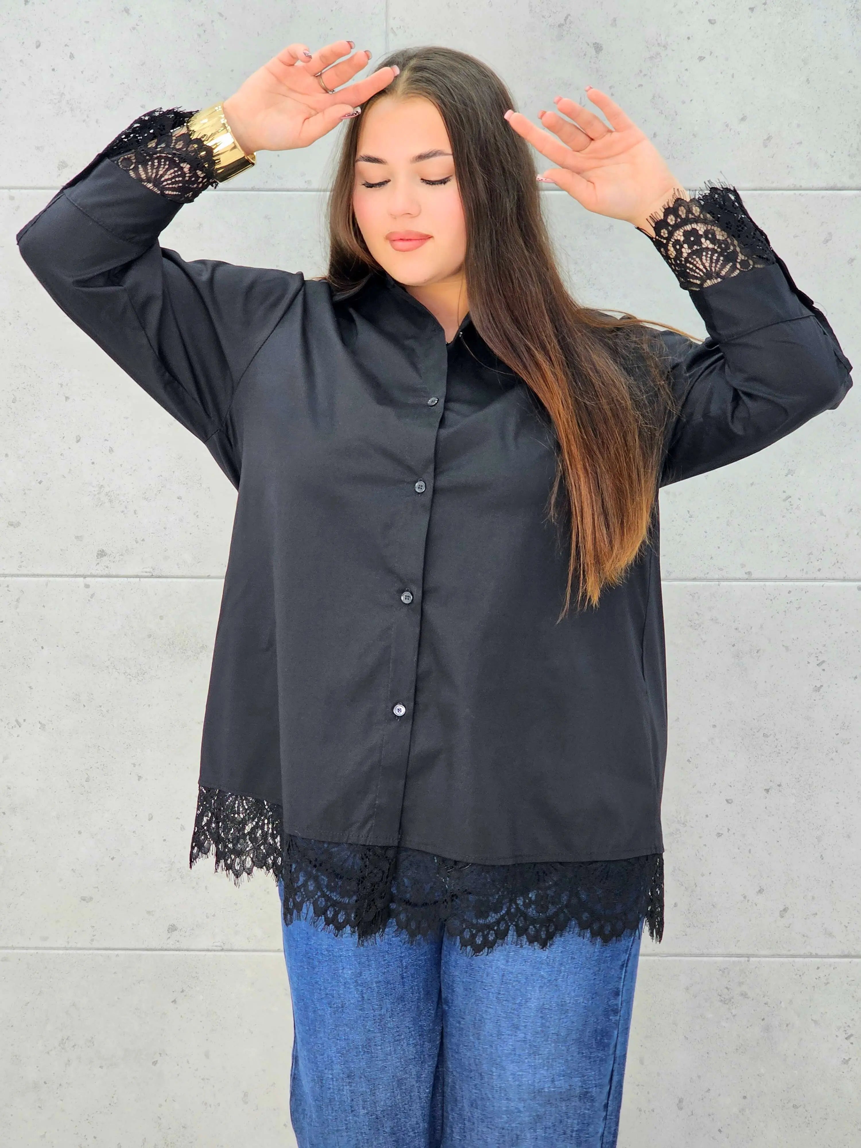 Koszula plus size z koronką– elegancka koszula XXL z koronkowym wykończeniem Stylowa XL