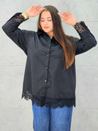 Koszula plus size z koronką– elegancka koszula XXL z koronkowym wykończeniem Stylowa XL