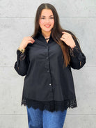 Koszula plus size z koronką– elegancka koszula XXL z koronkowym wykończeniem Stylowa XL