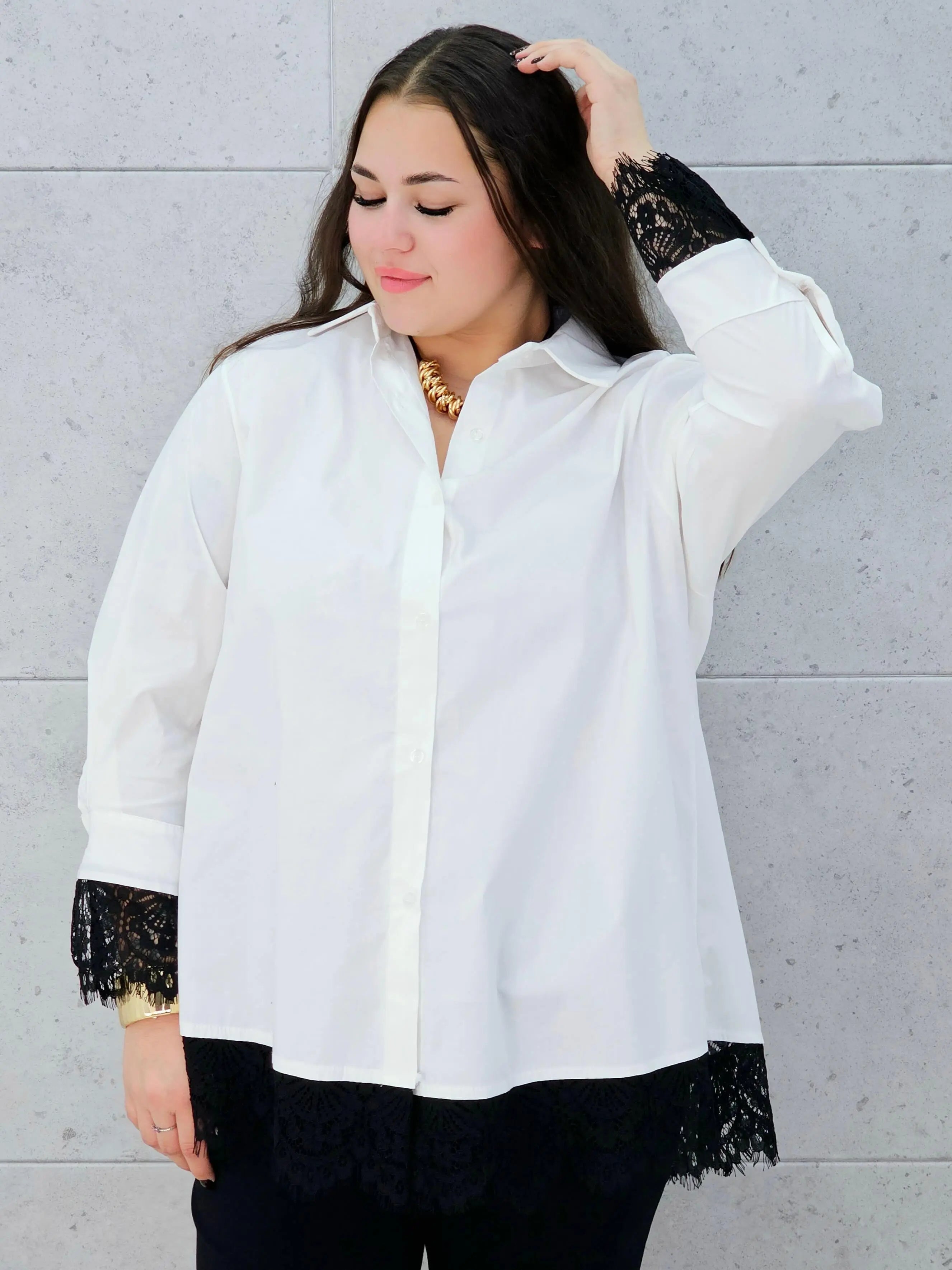 koszula z koronką biała plus size Stylowa XL – zapinana na guziki