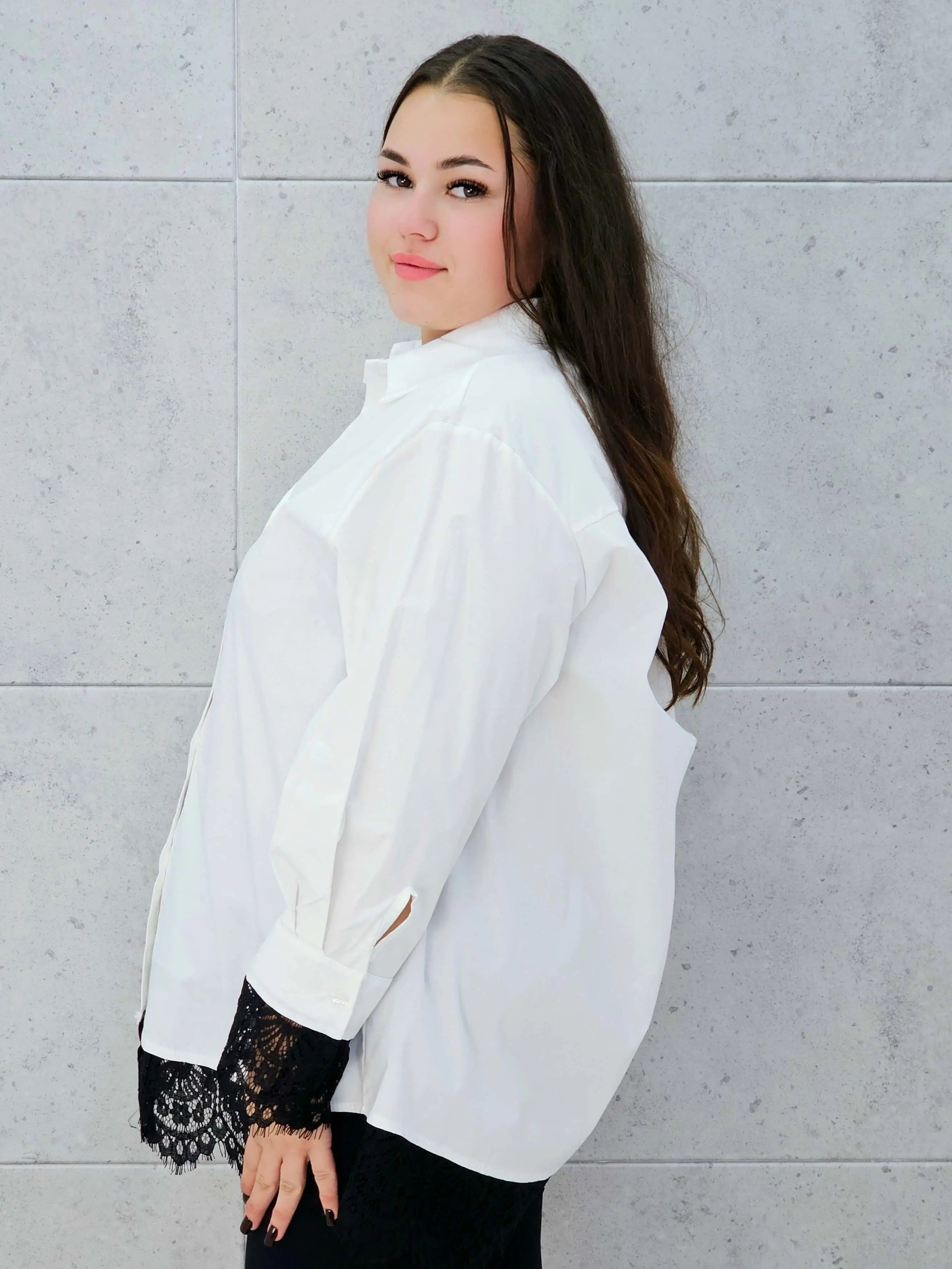 koszula z koronką biała plus size Stylowa XL – bok