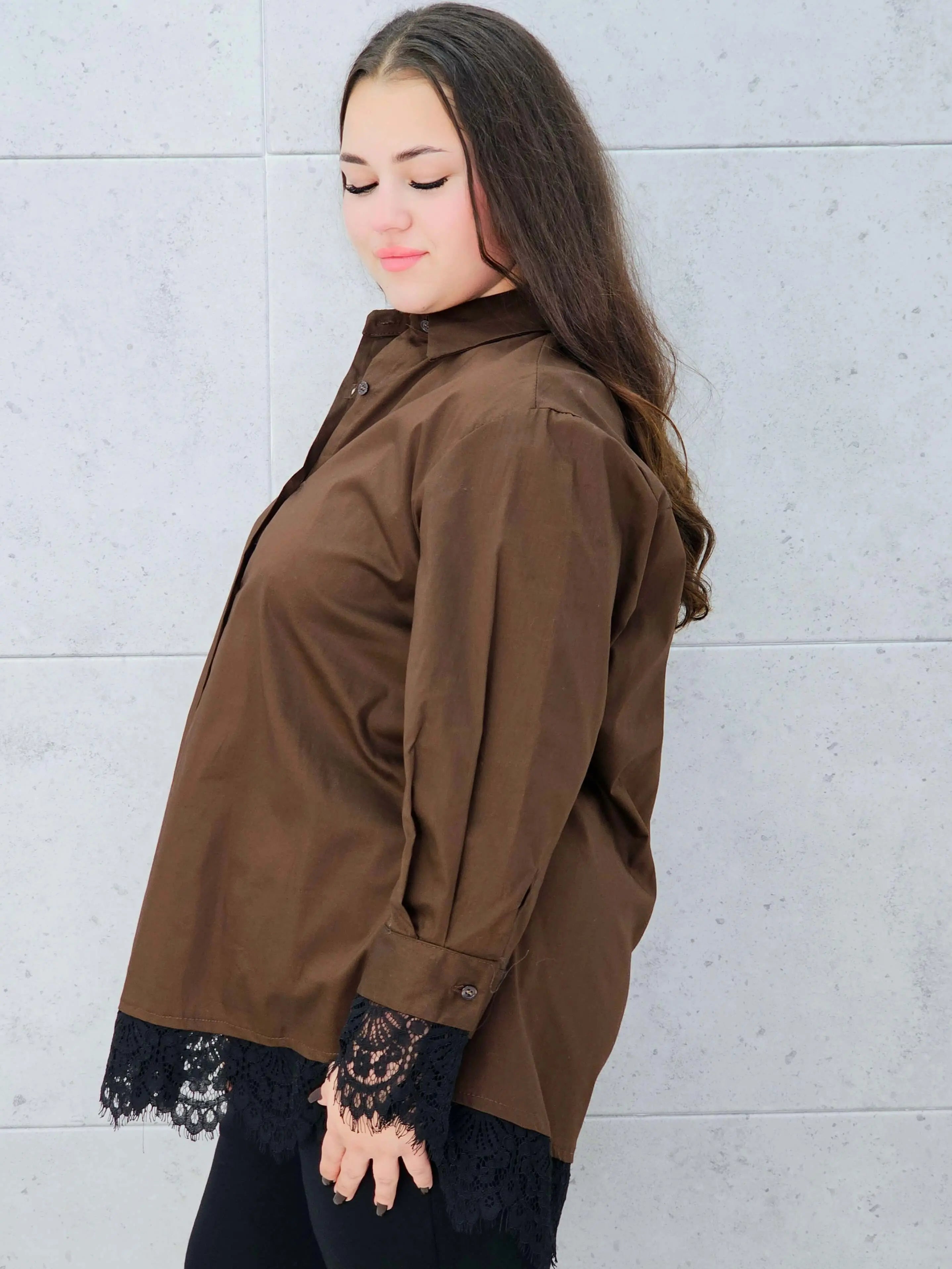 koszula z koronką brązowa plus size Stylowa XL – bok