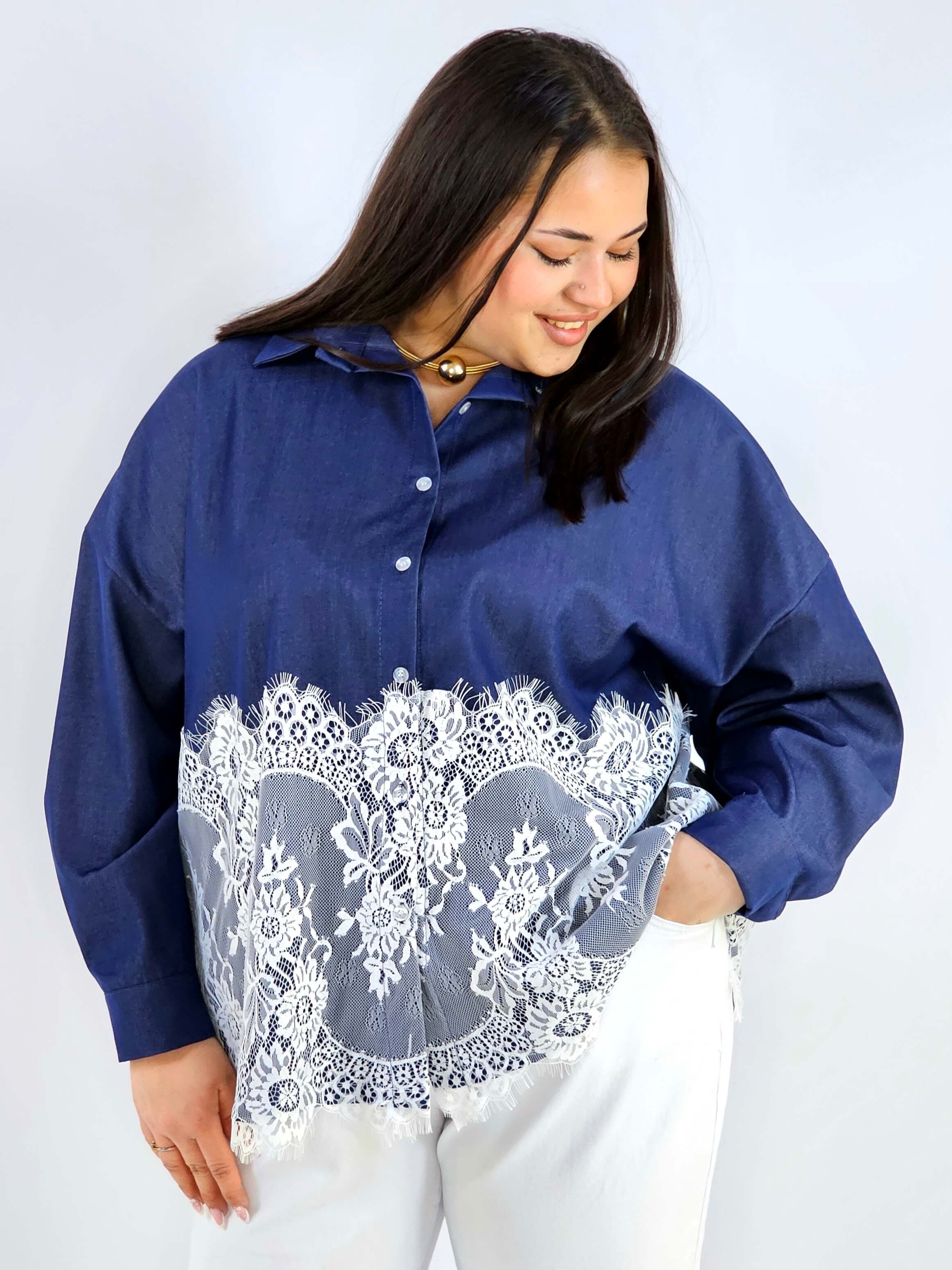 Koszula plus size z koronkowym dołem XXL – elegancki styl Stylowa XL