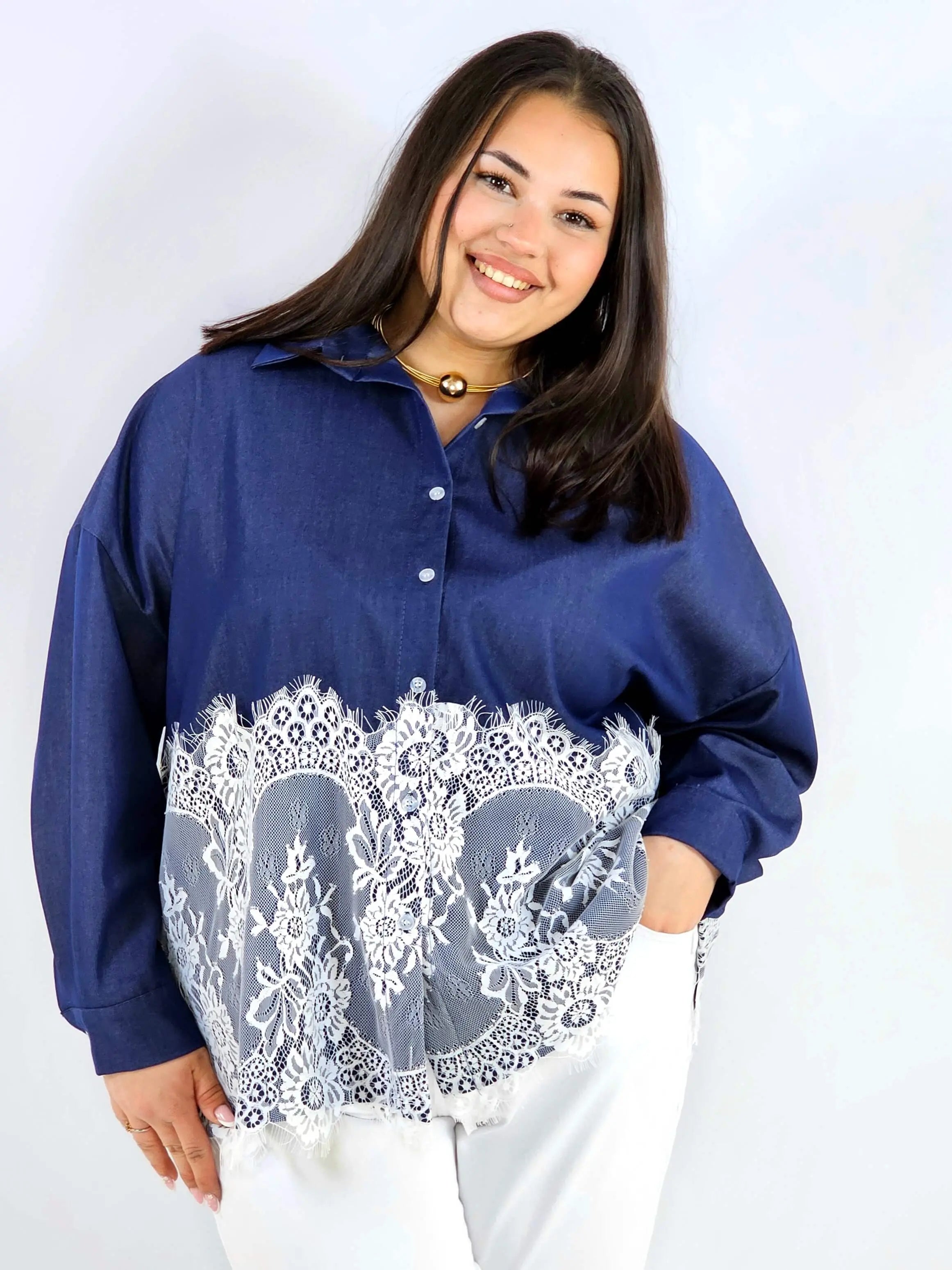 Koszula plus size z koronkowym dołem XXL – elegancki styl Stylowa XL