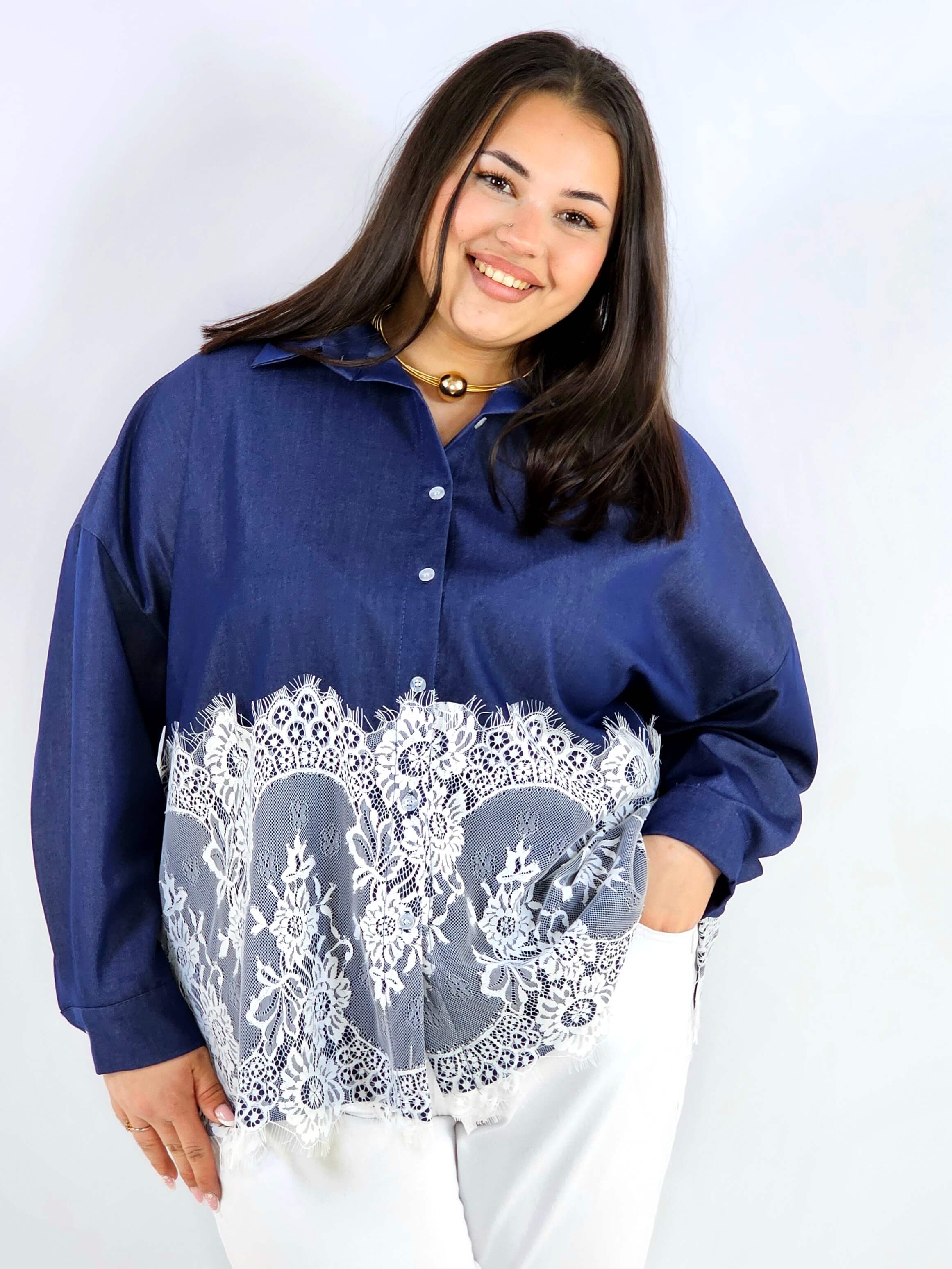 Koszula plus size z koronkowym dołem XXL – elegancki styl Stylowa XL