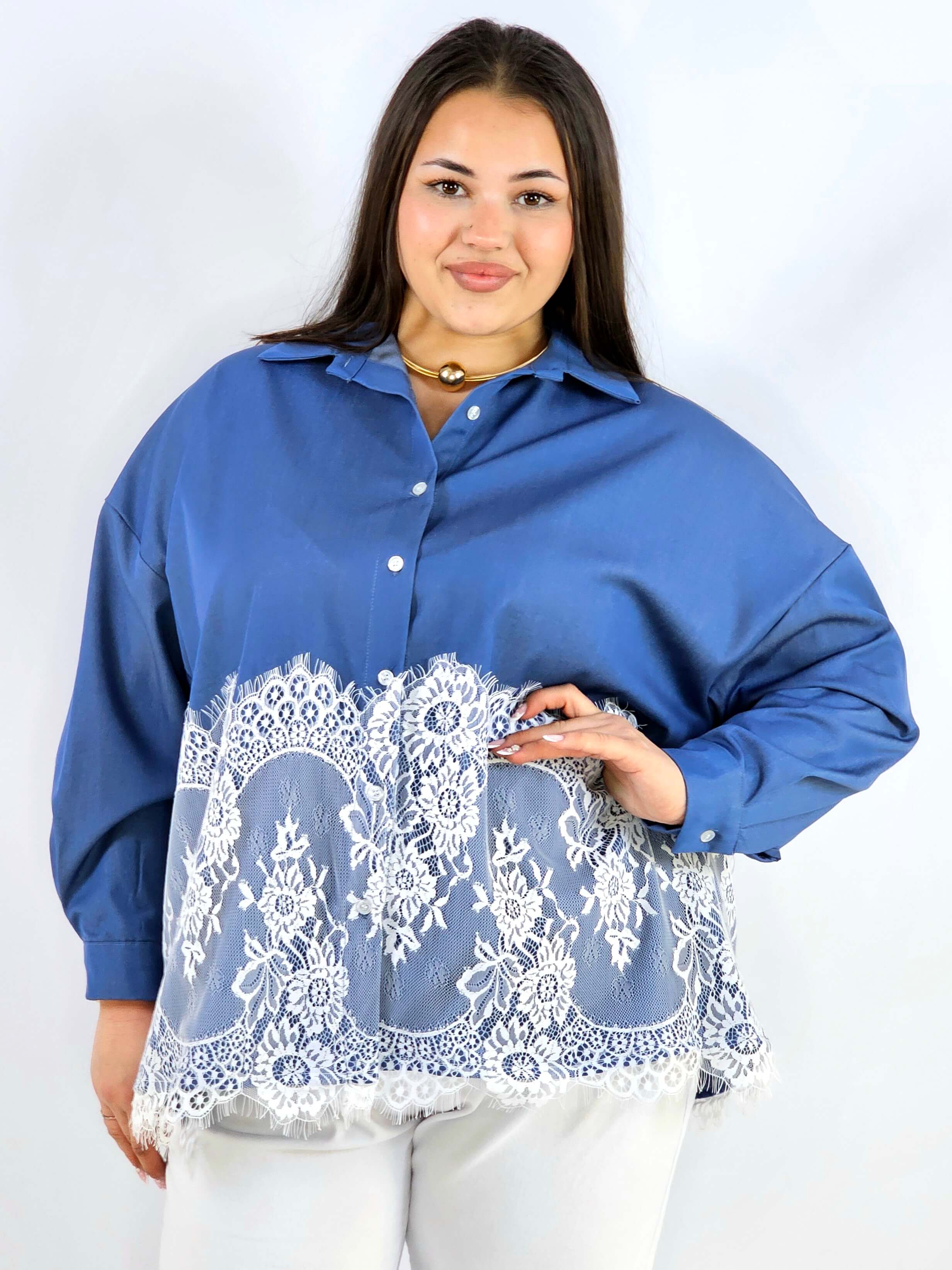 Koszula plus size z koronkowym dołem XXL – elegancki styl Stylowa XL