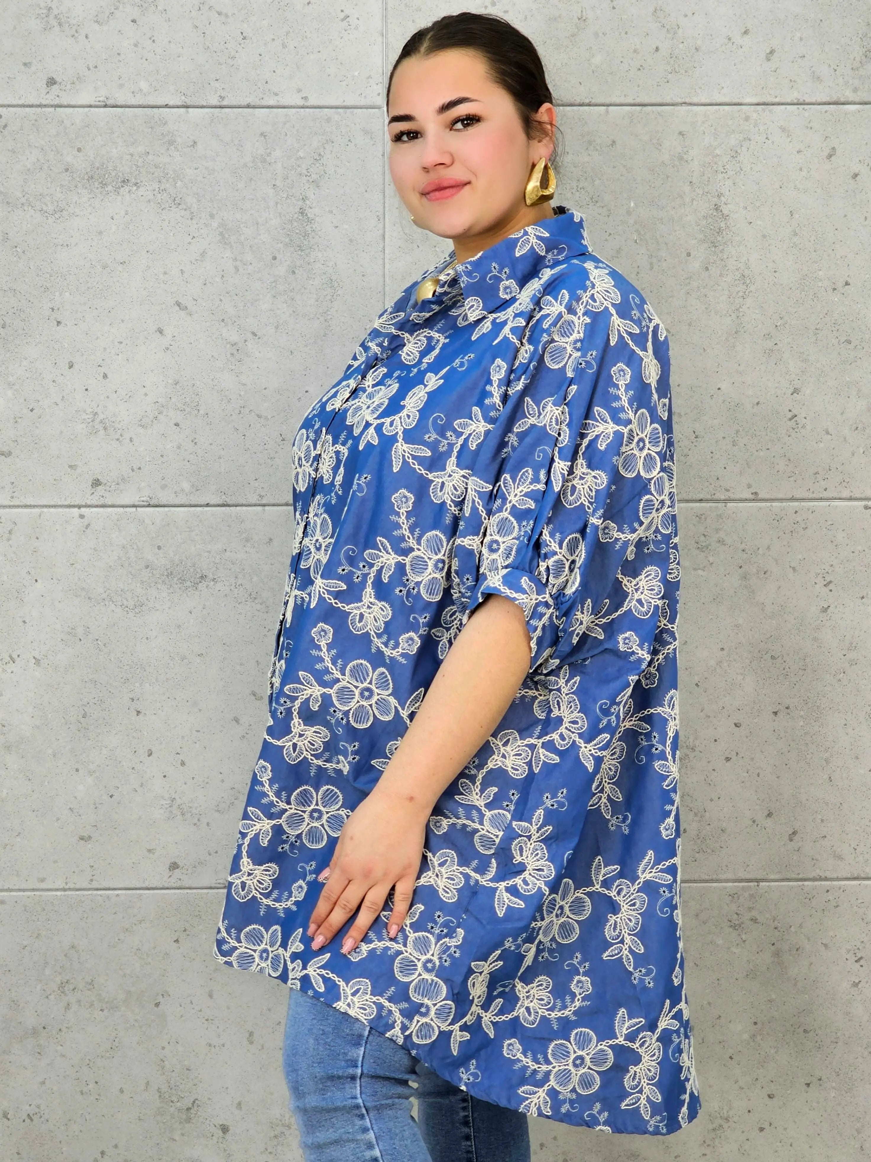 Koszula plus size z kwiatowym haftem – elegancja i lekkość dla kobiet XXL Stylowa XL