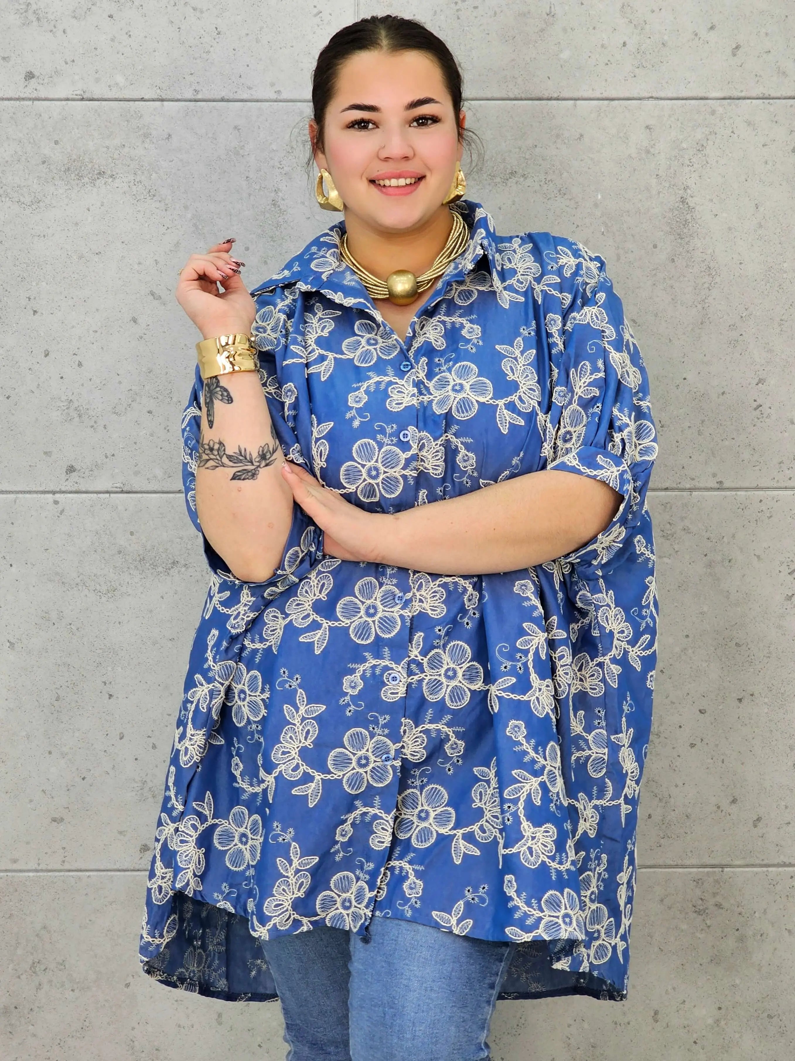 Koszula plus size z kwiatowym haftem – elegancja i lekkość dla kobiet XXL Stylowa XL