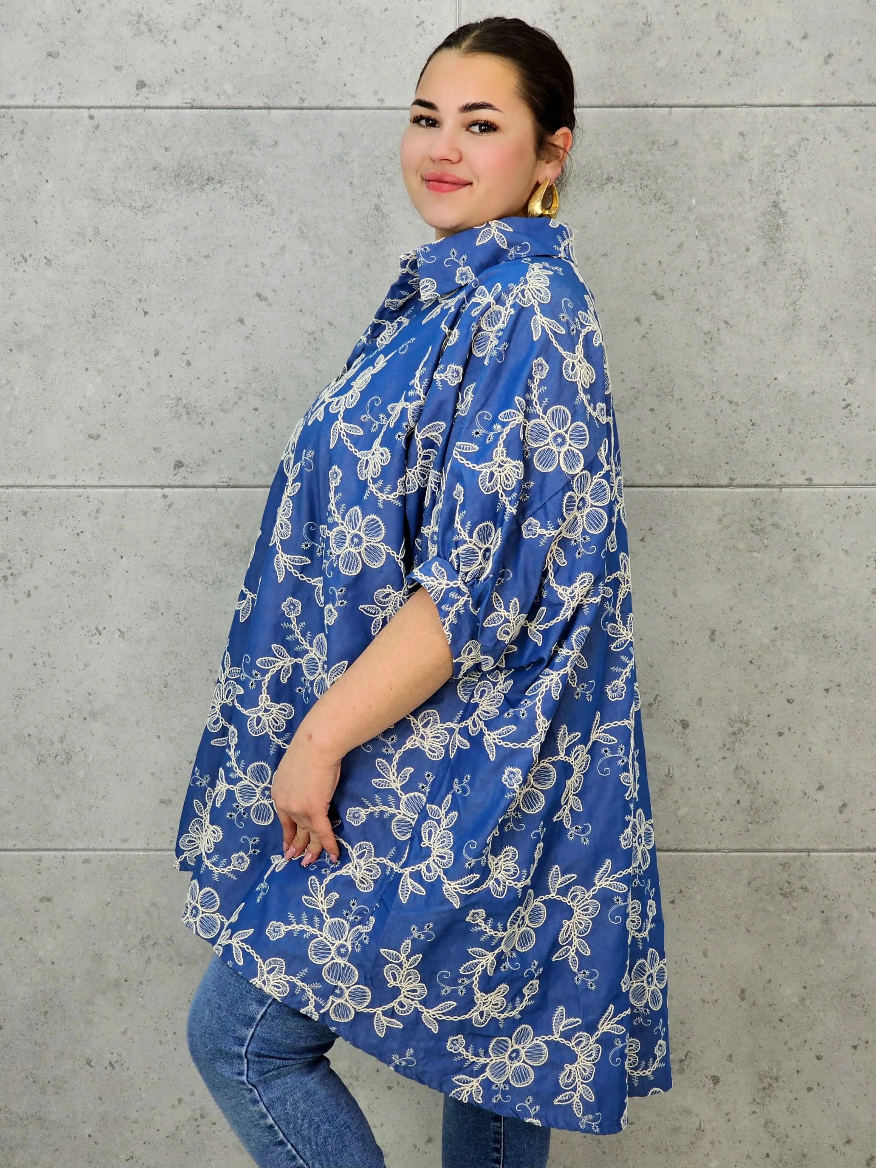 Koszula plus size z kwiatowym haftem – elegancja i lekkość dla kobiet XXL Stylowa XL