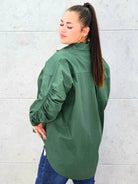 Koszula plus size z marszczonym rękawem – elegancja i komfort dla kobiet XXL Stylowa XL