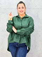 Koszula plus size z marszczonym rękawem – elegancja i komfort dla kobiet XXL Stylowa XL