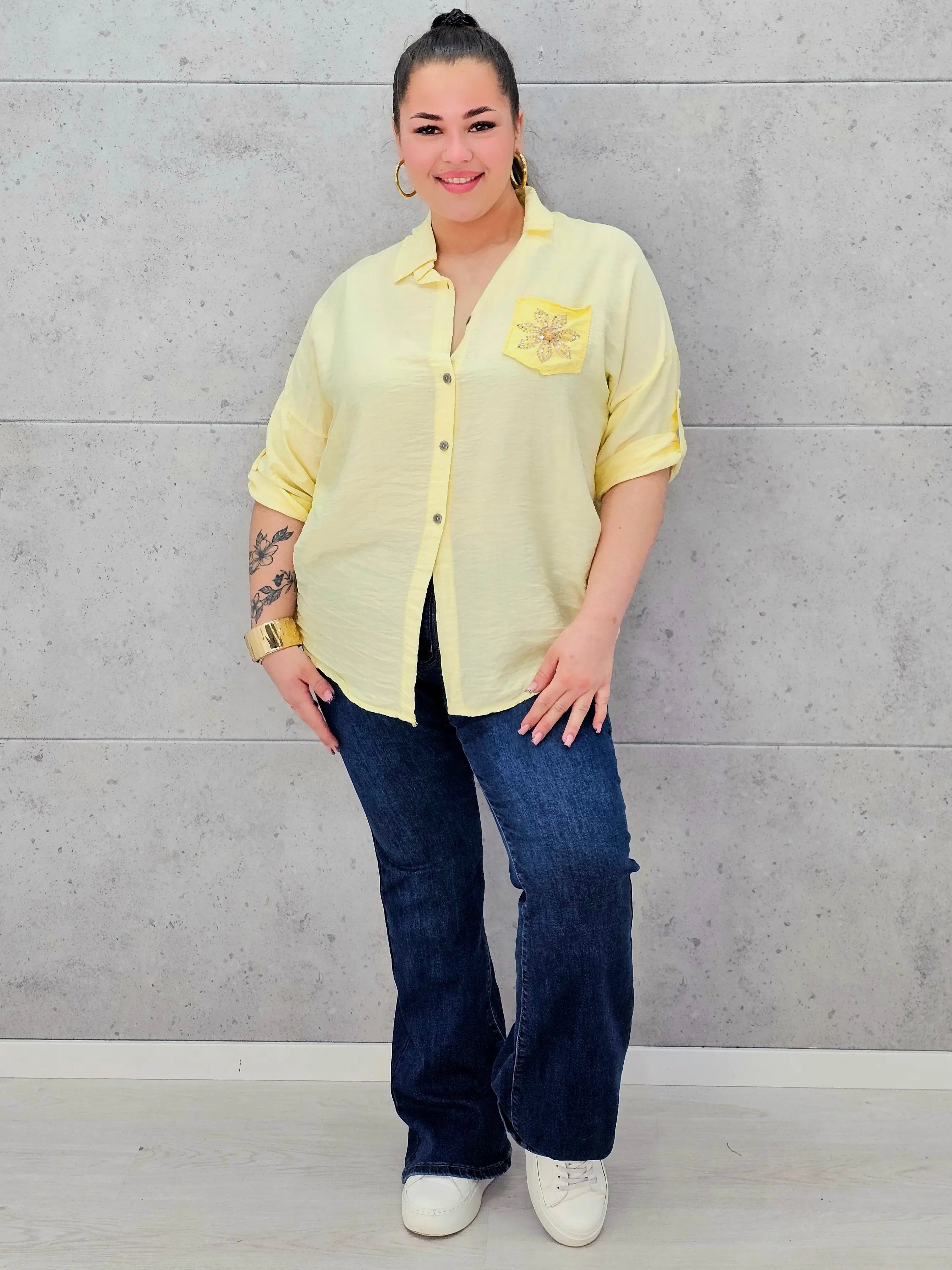 Koszula plus size z ozdobną kieszonką – stylowa i lekka koszula XXL Stylowa XL