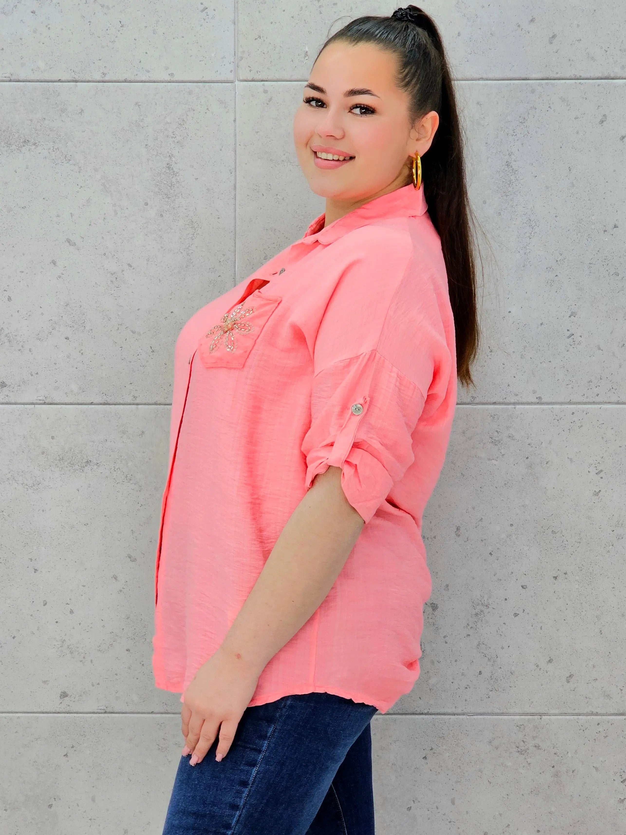 Koszula plus size z ozdobną kieszonką – stylowa i lekka koszula XXL Stylowa XL