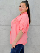 Koszula plus size z ozdobną kieszonką – stylowa i lekka koszula XXL Stylowa XL