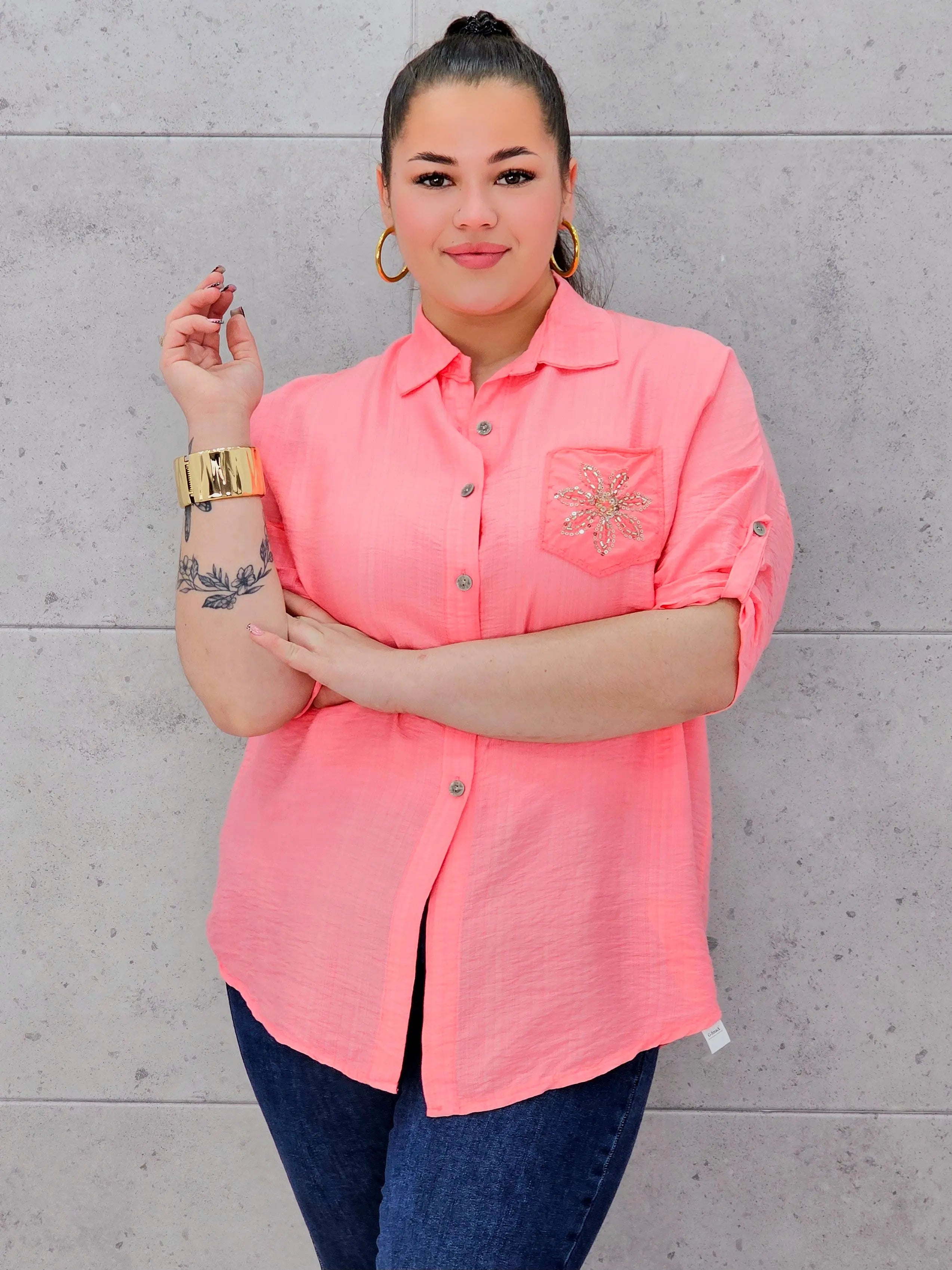 Koszula plus size z ozdobną kieszonką – stylowa i lekka koszula XXL Stylowa XL