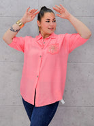 Koszula plus size z ozdobną kieszonką – stylowa i lekka koszula XXL Stylowa XL