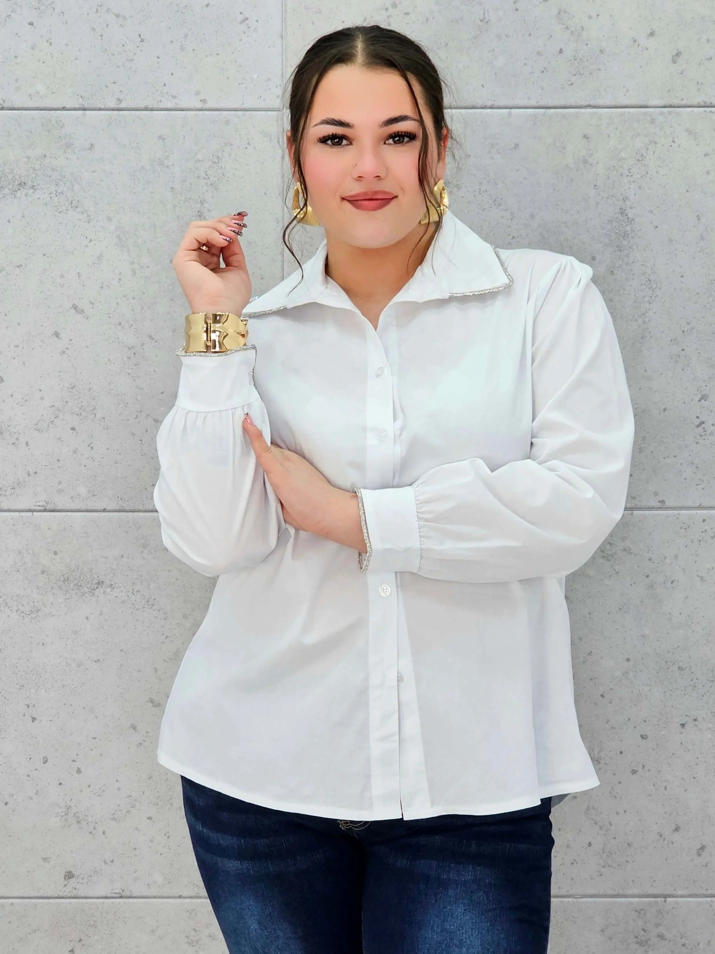 Koszula plus size z ozdobnym kołnierzykiem – klasyka w nowoczesnym wydaniu | Stylowa XL Stylowa XL