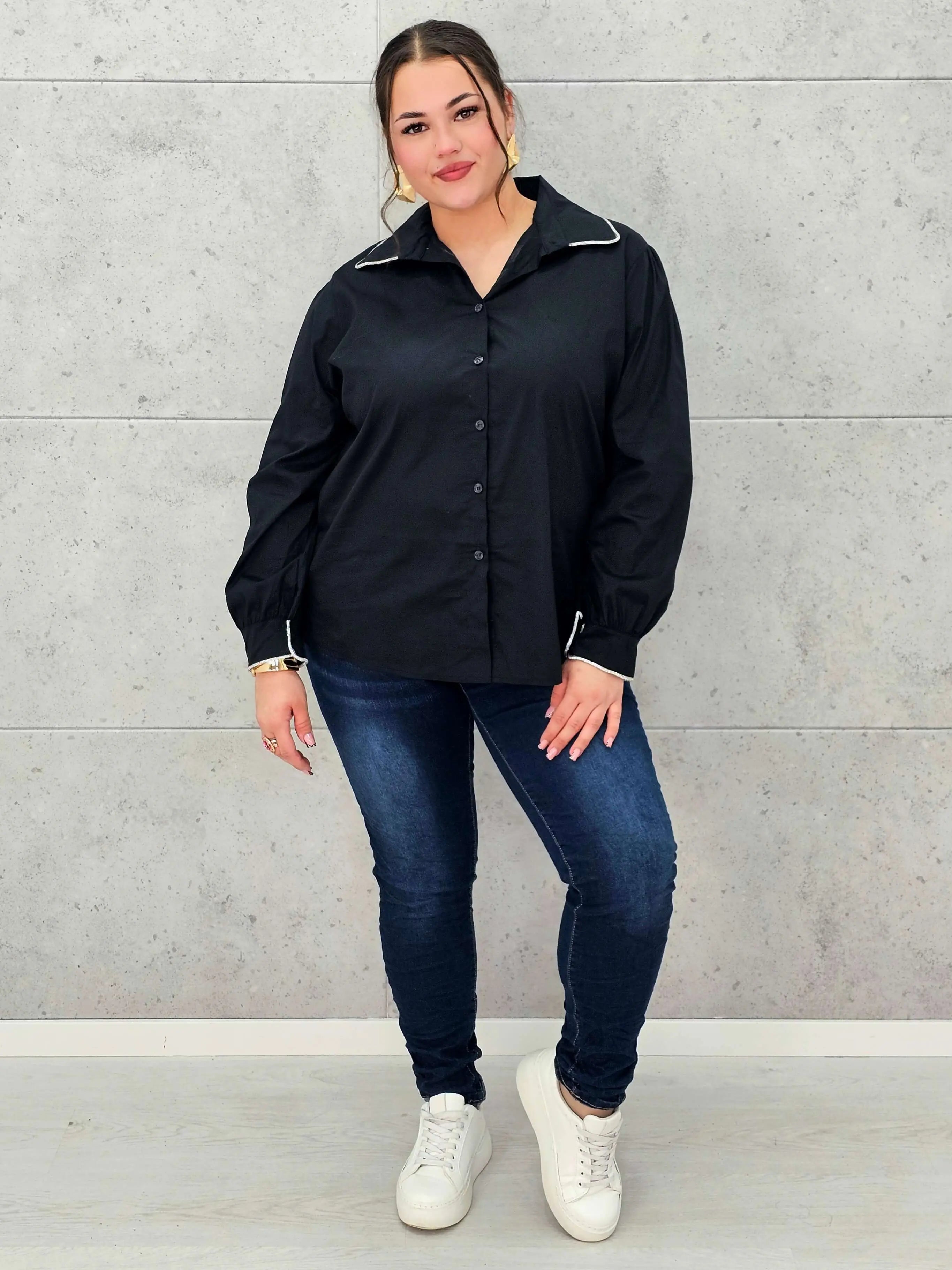 Koszula plus size z ozdobnym kołnierzykiem – klasyka w nowoczesnym wydaniu | Stylowa XL Stylowa XL