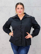 Koszula plus size z ozdobnym kołnierzykiem – klasyka w nowoczesnym wydaniu | Stylowa XL Stylowa XL