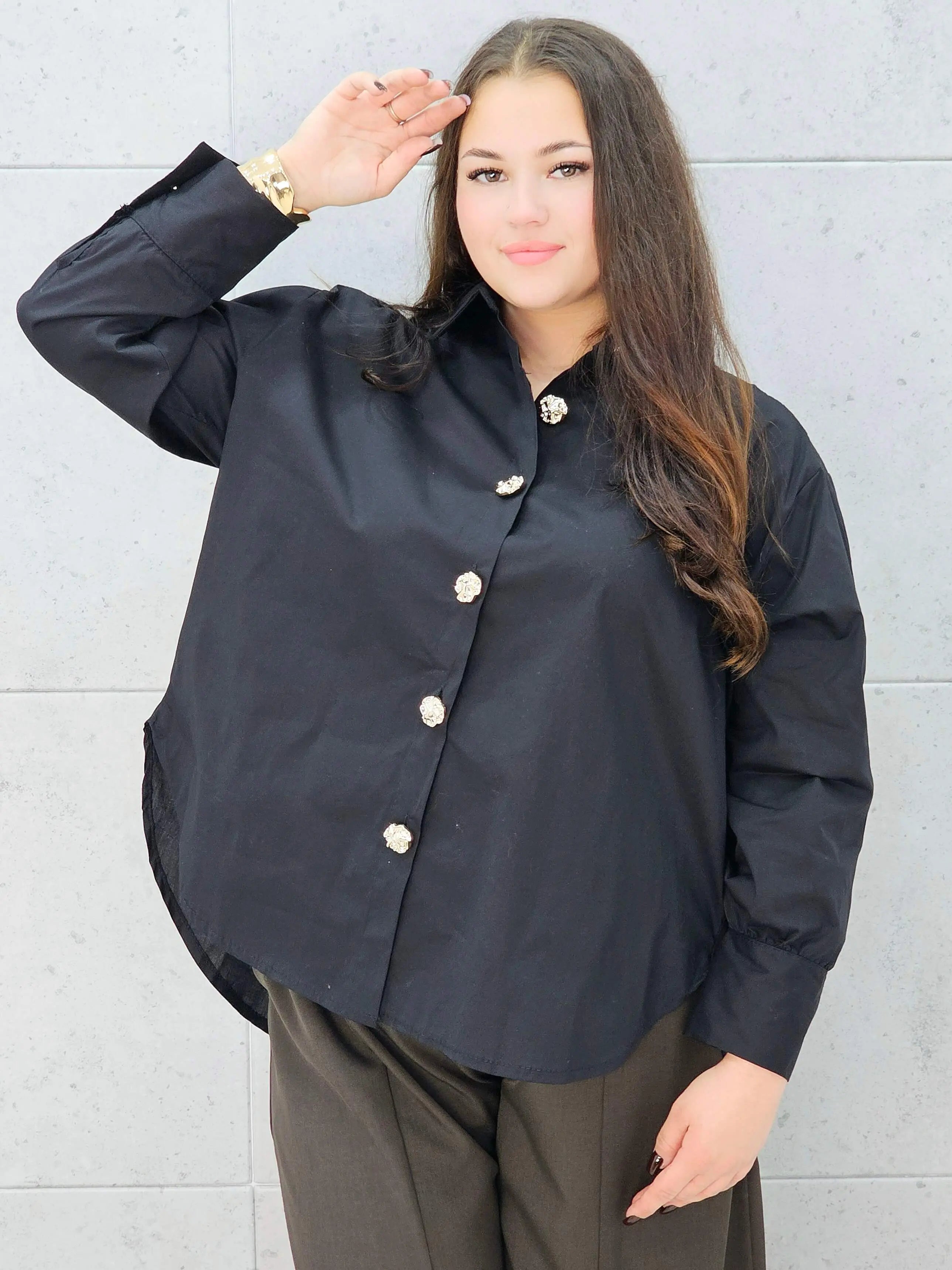 czarna koszula z ozdobnymi guzikami XXL – stylizacja klasyczna przód 