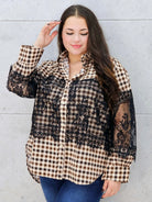 modna koszula z koronką w dużych rozmiarach