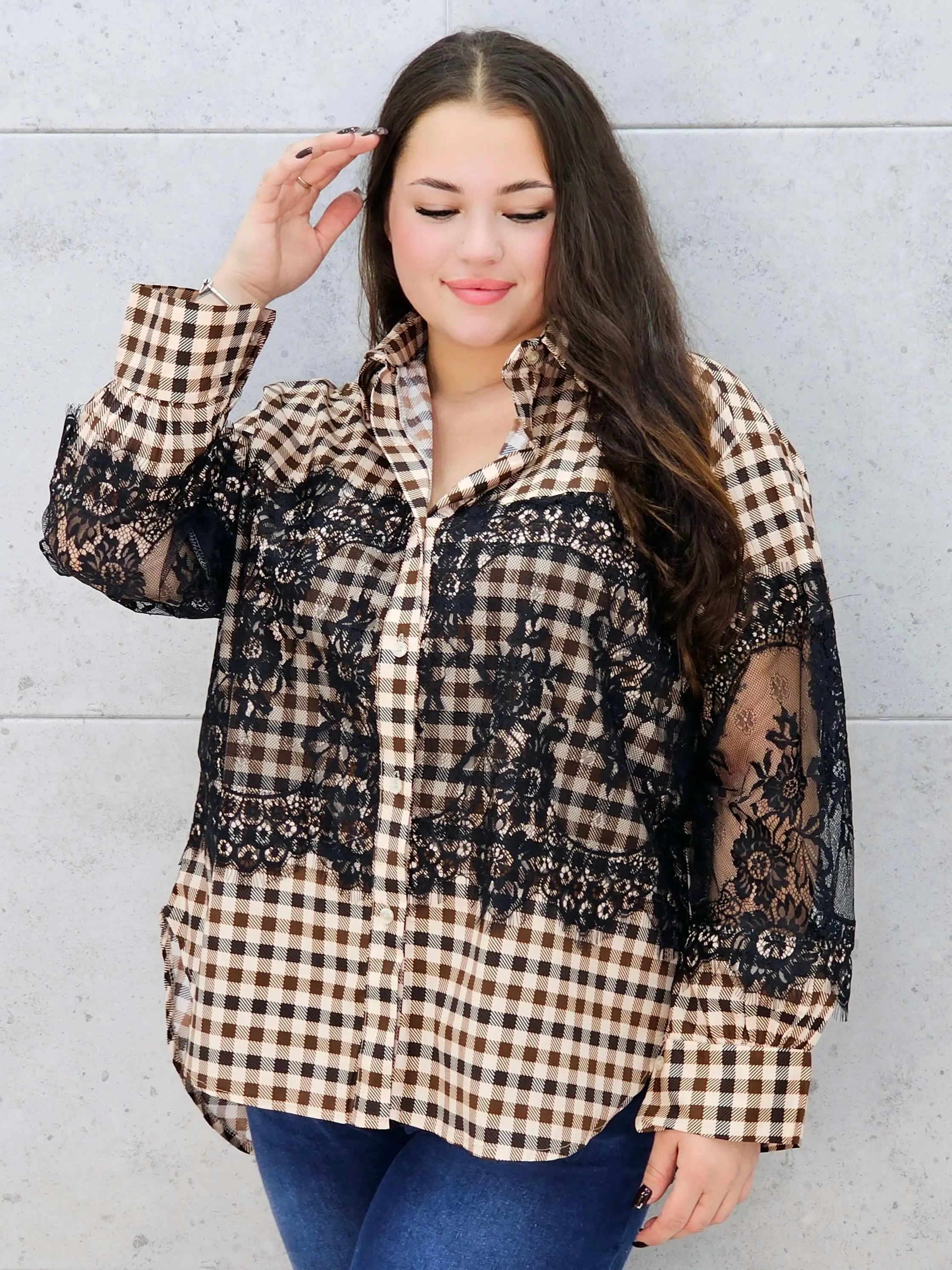 modna koszula z koronką w dużych rozmiarach